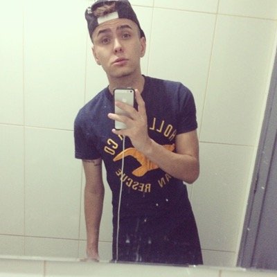 http://t.co/E2Lkf3P0DI
19 anos, pisciano, baladeiroo, simpaticoo, romanticooo, moro em são caetano do sul ... bla bla bla