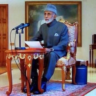 ​عسى  ( آبوي)و(أمي) ​​​​         آللي ﺄتعَبو يمينَہم ۉ ربونيّ يجزآھم ربيٌ بجنةِ آلخلد لہم [ بيت ] 3