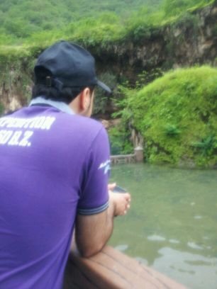 ‏‏لَمْ أھّمل أيٌ شَخص ولَكنّ تَركتٌھمْ عّلىٌ رغَباتٌهمْ وأكتفيتٌ بِ الصَمتِ..