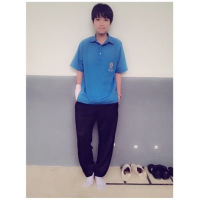 Hello i'm oum, 17 age, i'm nampongsuksa school  :))  I'm Tom❤
