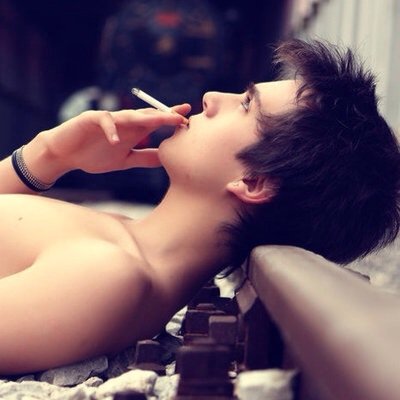 Ap3nasdif3r3nt3's profile picture. Aprendendo a ser feliz ✌️