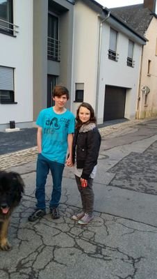 Hi ich bin 14 und liebe es wenn ich etwas mit Familie Freunde machen kann :)