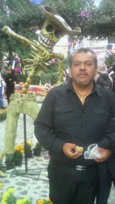 divorciado, trabajando por cuenta propia y con grandes deseos de superarme día a día