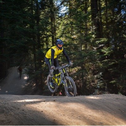 bigroc183's profile picture. 在夜色中行走……