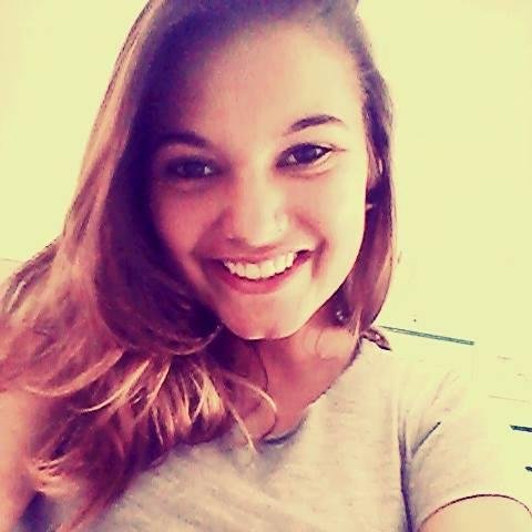 # Boooα Perguntα {?} αqélα q sorri qdo estα triste, αqélα qê tem poucos αmigos de verdαde, mαs todos qê tem pode confiαr; qr conhecer ? Segue aii*