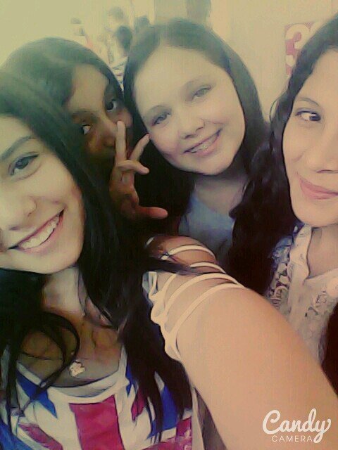 anagabri32's profile picture. 