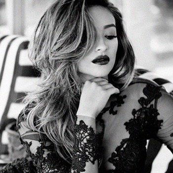 [Bisexual]17.«Sumisa de Zayn»Testadura y le encanta mandar,lo que suena irónico.Le encanta conocer gente nueva,bailar y las fiestas.Provocativa.