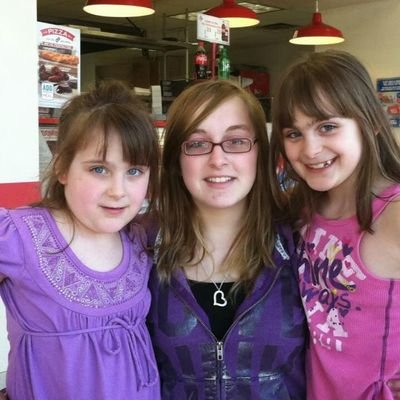 my name is Amanda and I'm a mom of three girls.