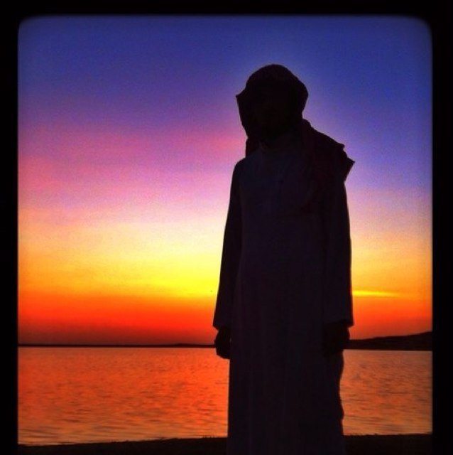 سوف نرحل يوما ما من هذه الدُنيا لتبدأ رحلة أُخرى إلى الدار الآخرة، والوزن المسموح فيها (الأعمال الصالحة)

#البرد_يقتلهم #سوريا_تتجمد_والعالم_يتفرج