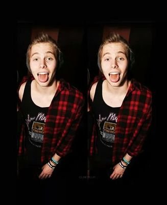 I'm Directioner and 5SOSFAM.

Australia♡ Irlanda♡ Londres♡.