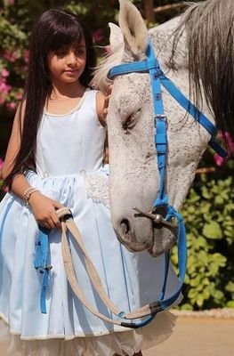 طالبة ثانوية ، متفائله بالغد ، أجد نفسي بين الكتب ، بالله أكون أنا ، اللهم اجعلني كنسمة خير.
