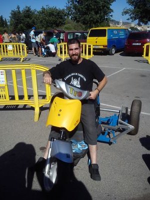 Si du rodes o fa olor a benzina m'agrada, pilot de carretons i Mobylette.