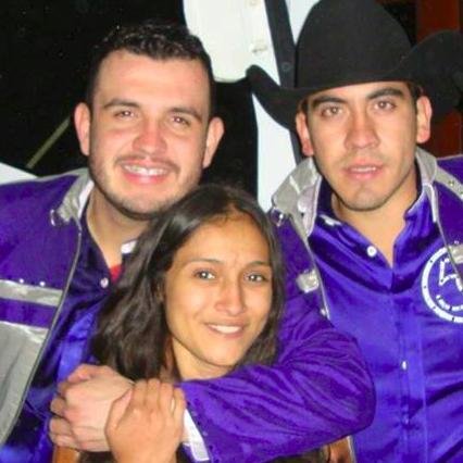 Saben Ustedes. Nadie es perfecto llega Calibre 50 y arruina la frase.