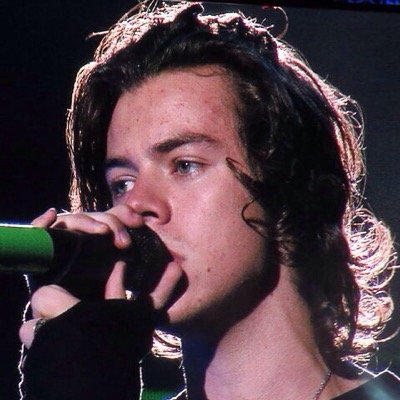 hiiiiii please follow @17yrdharry because she gave you this free follow thanks!