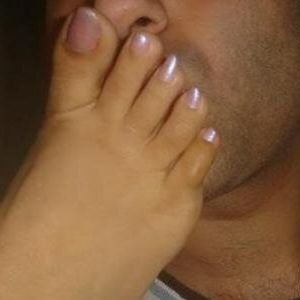 foot1101's profile picture. فقط الي تبي احد يلحس لها بس ريولها من تحت بس ريولها بدون اي مقابل تكلمني وتضيفني  ..