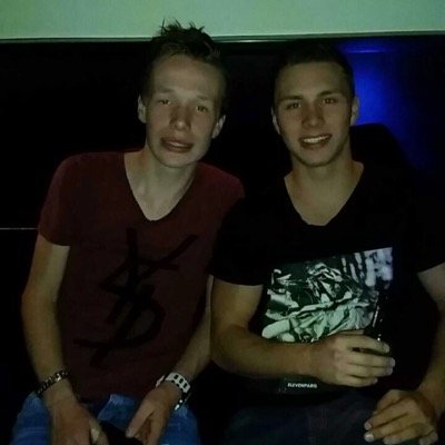 17 jaar oud. Voetballer Instaa : brianhuijser YNWA