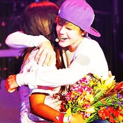 LaurenForOLLGxx's profile picture. you just got a free follow now please go follow @poptarthayes & tweet her for a followback :))))