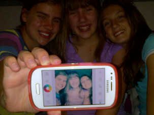 Fun*,loving* girl that loves* life.//Meisie wat lief ιs om te lag*