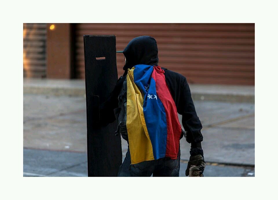 Soldado de Franela! Las Lacrimogenas las devuelvo a ver si las aguantan los Verdes... Escudero como yo? Pocos, Siempre pendiente de mis Hermanos!