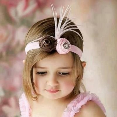 لست سوﯼ فتاة قابوسية غارقةٌ فﮮ ذاتﮮ ولا زلت اكتشفنﮮ ♡♪