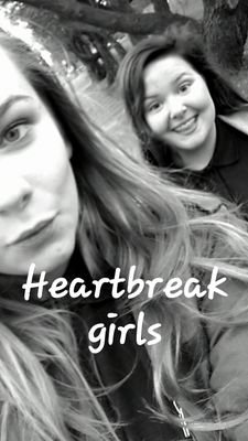 hi this is the official heartbreak girls account.
we are in love with the janoskians and 5sos :)