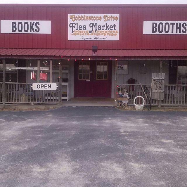 Seymour, MO. My vendors offer a huge variety of items for your purchasing. Antiques, vintage, primitives, books of all kinds, farm items, retro,and household.