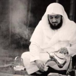 اعمل لدار البقاء رضوان خازنها والجار أحمد والرحمن بانيها ارض لها ذهب والمسك طينتها والزعفران حشيش نابت فيها
