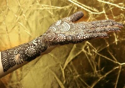 Henna specialist