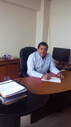 Ingeniero Civil, Consultor, Constructor de Obras Civiles, Diplomados en Investigacion Cientifica y Educacion Universitaria.