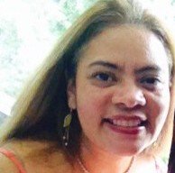 Diplomática de Carrera (jubilada prematuramente), Madre, Life Coach, Mujer emprendedora y que aplica el principio Dar de Si antes de pensar en Si