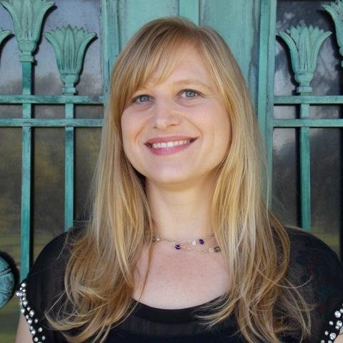 Jewelry artist at https://t.co/EfqKjURVM8 and https://t.co/Pwa23f6MS0 Paranormal Researcher for Los Angeles Ghost Researchers.
