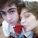 Amo música gosto de estar com os amigos e tudo que uma girl gosta ...