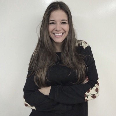 Diplomada en Enfermería por la Universidad de Zaragoza / Estudiante de interpretación en la escuela de Cristina Rota