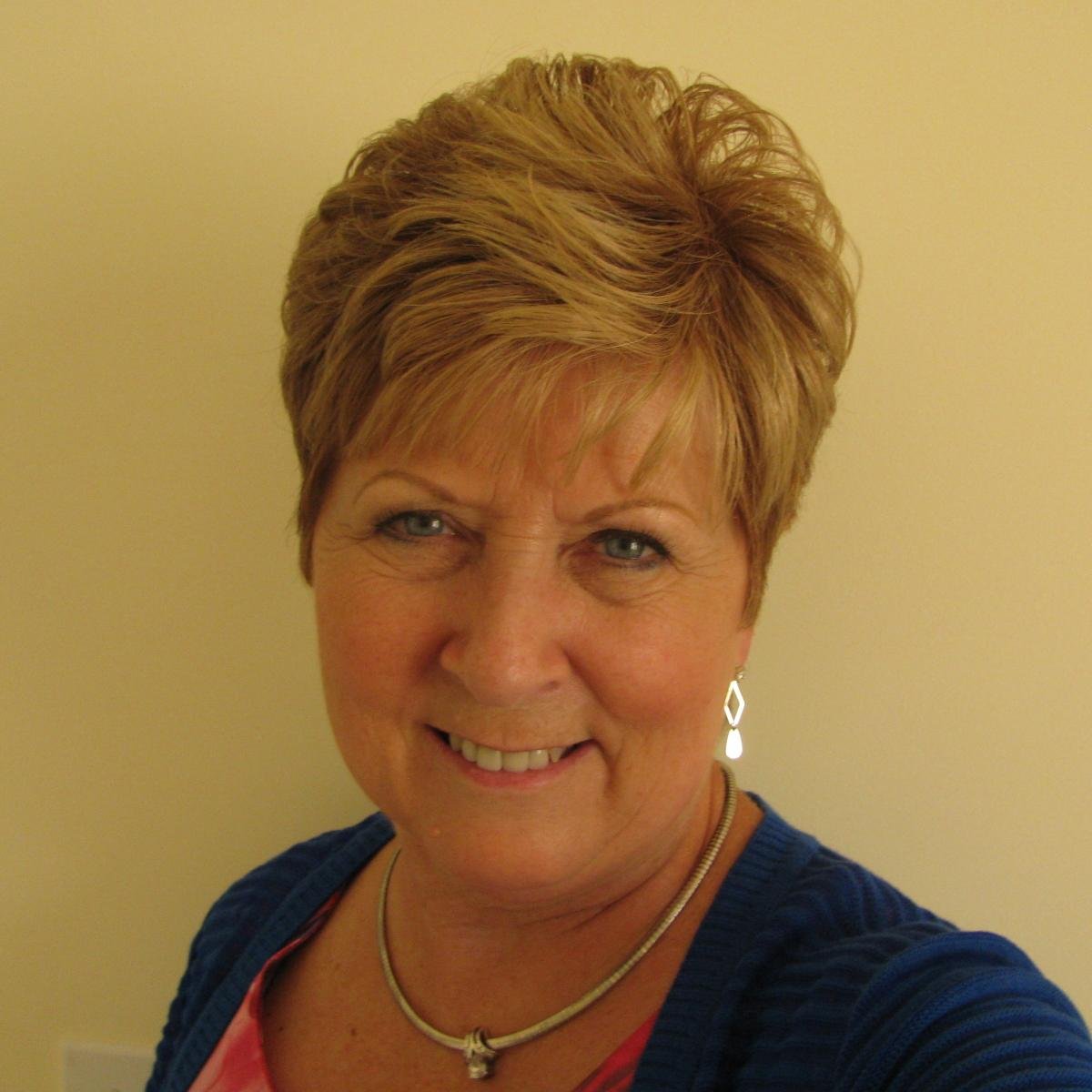 Organizing & time management speaker and trainer of Professional Organizers. Our network of organizers help people dejunk, downsize, move, pack, and settle in!