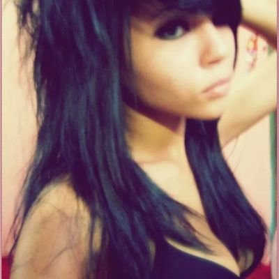 divertida, admiradora do ser humano  e ama a Deus acima de tudo e todos