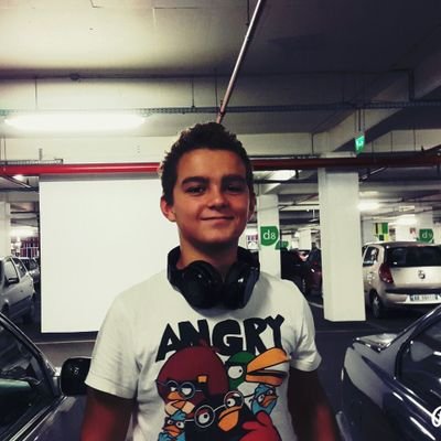 My name is Mirlind Haklaj.PSN:Mirlindi261               Instagram:mirlindhaklaj1