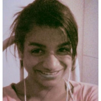 Menina simples, cristã, ama arte, música, família, amor, futura psicopedagoga!