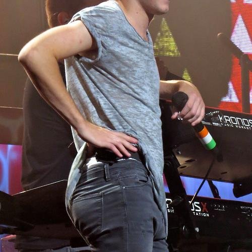 follow me on @thighkink and we can discuss niall's thighs n ass