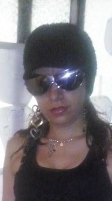 me encanta la música me gusta bailar y amo y adoro mis hijos