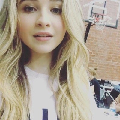Hi I'm Lottie I live in Storybrooke with my mom Emma and my dad Killian || #CaptainSwan baby || OUAT RP || None of the photos are mine/I'm not Sabrina Carpenter