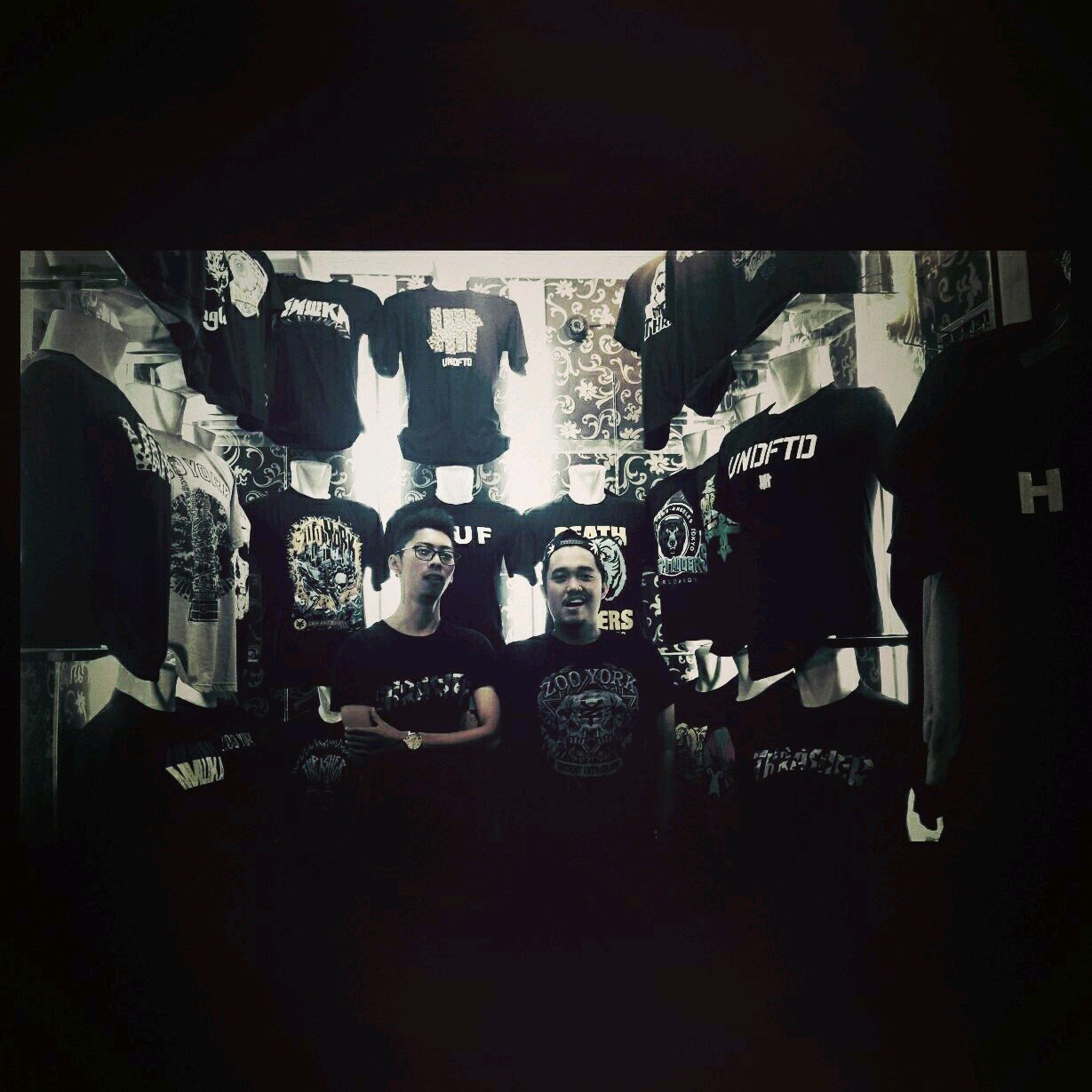 Menerima pesanan kaos, celana, jaket, seragam, almamater, topi dll. Skala besar / kecil. luar / dlm kota. CP: hanafi 087825386870 PIN : 7CE15DA8 @hanafiashiddiq