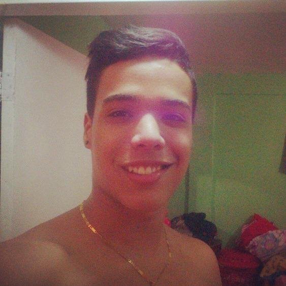 No hay nada imposible, porque los sueños de ayer son las esperanzas de hoy y pueden convertirse en realidad mañana. por cierto hola!!