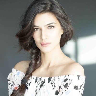 Die hard fan of lovely @kritiisanon i wish she follow her and follow us for lattest news and photos .