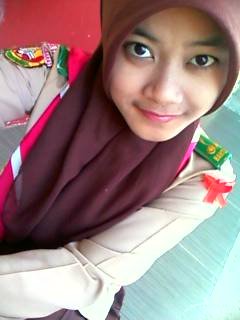nama saya riska dewi novianty . lahir d bandung .15 November 1998 . WIB 13:00 :)