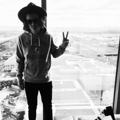 I was Born in Australia one day i would love be able to meet one direction but i no that is impossible but i will never give up on my dream