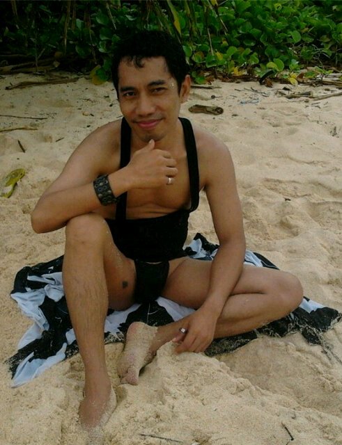 ishqth's profile picture. I'm gay. Manly  I like top manly . Inv my pin BB 327EADF0