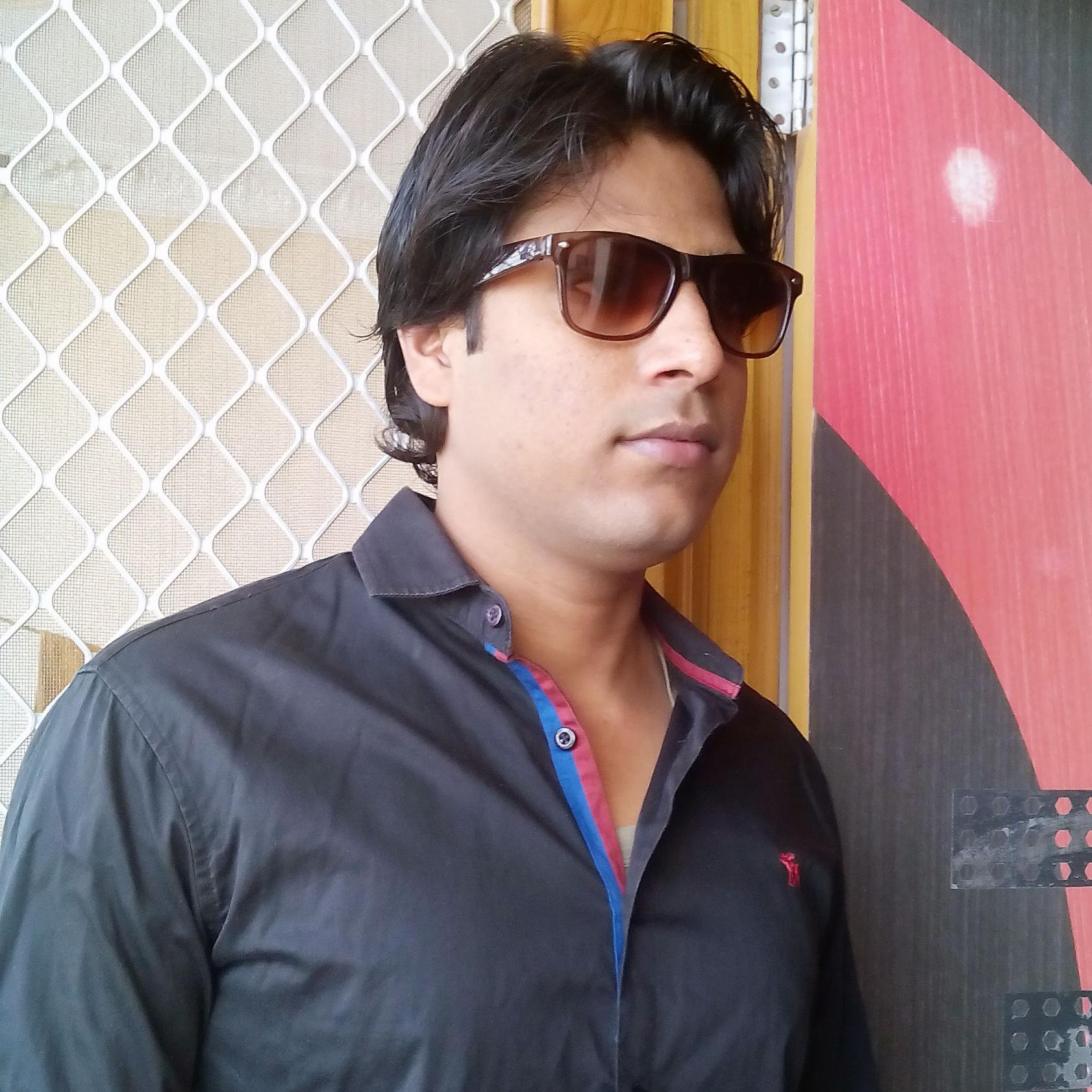 shahid_design's profile picture. Front-end Developer