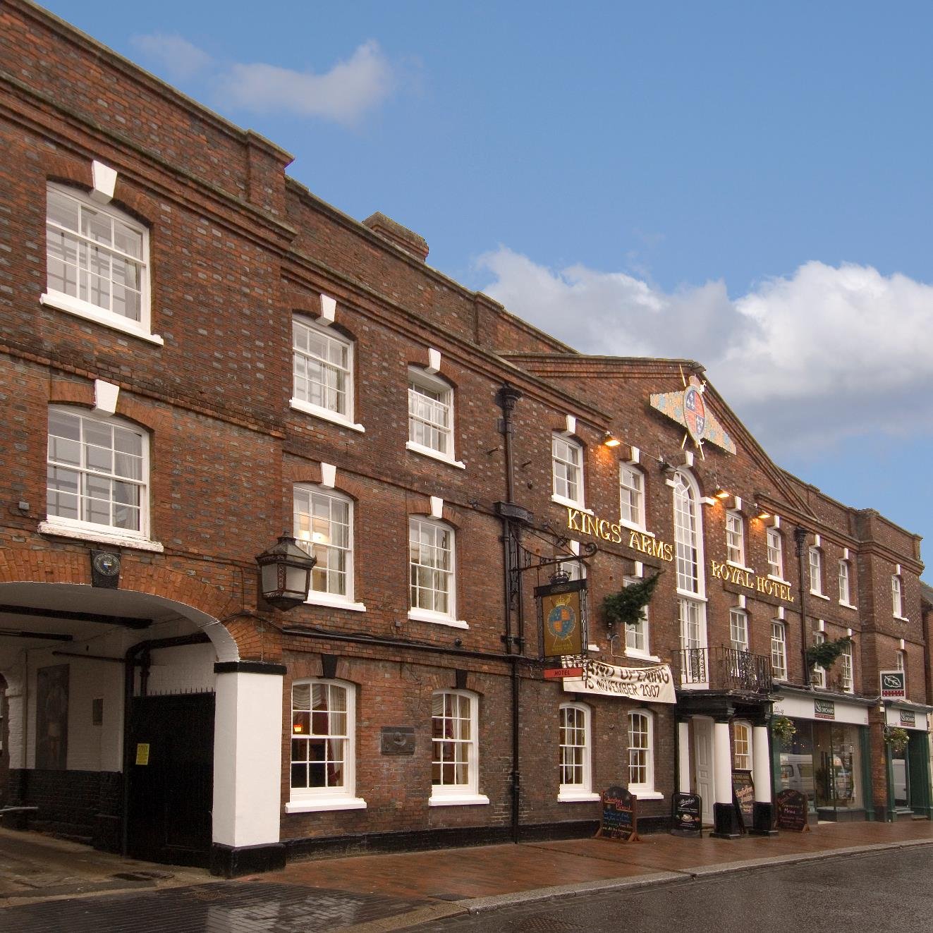 Kings_Arms_Roy's profile picture. Beautiful 17th Century  hotel featuring boutique-style rooms and a 1920s themed bar