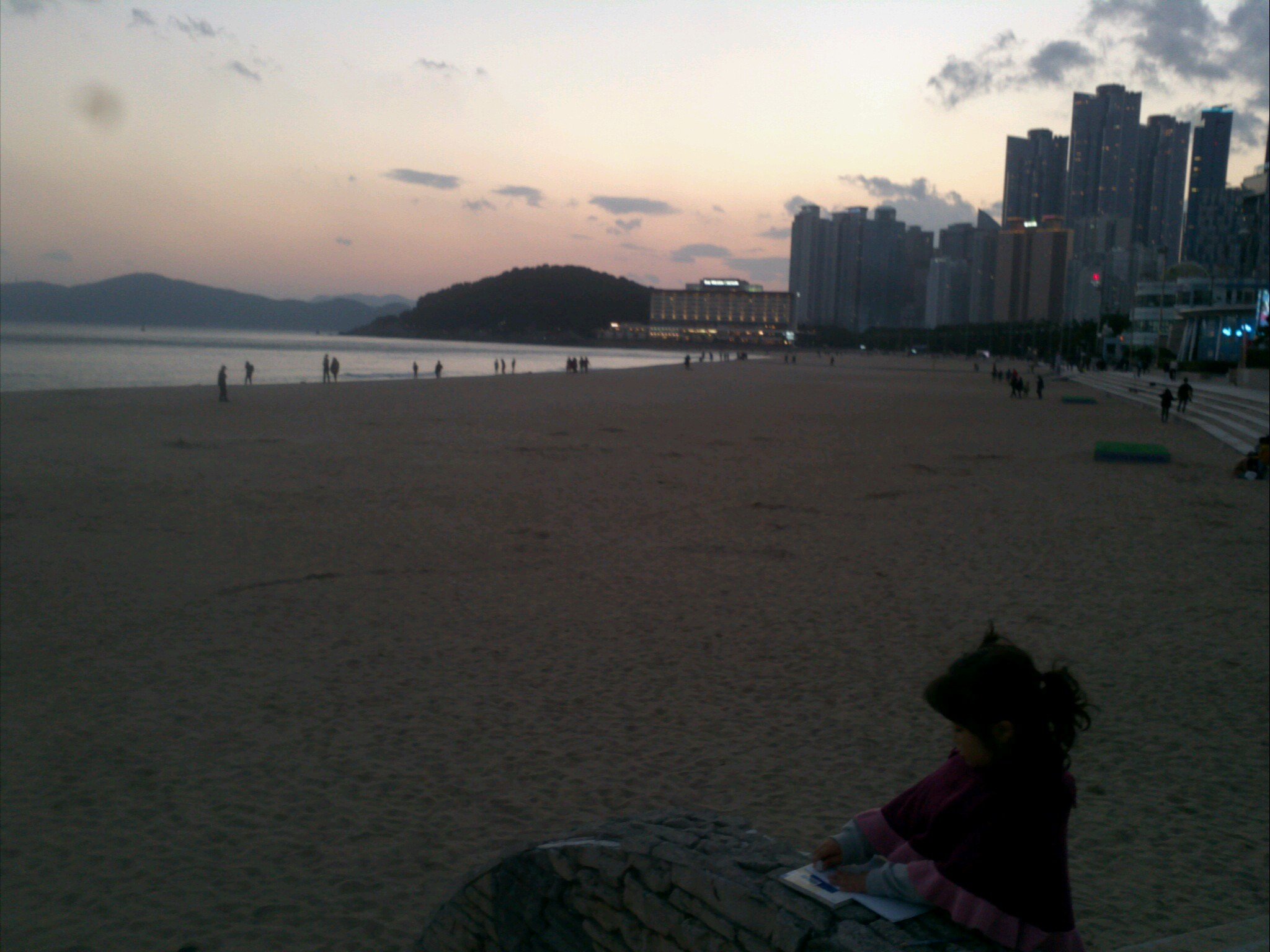 briggeme's profile picture. 탐험가. 소시민.