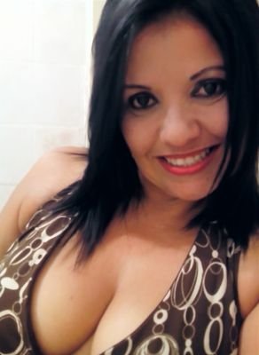 hola soy una mujer de 48 años tengo 3 bellos hijos y un hermoso y adorado nieto tengo 48 años vivo en toa baja y soy estilista y trab para una comp de seg